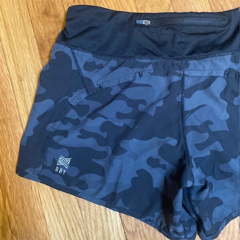 Treign Womens Medium Gray and Black Camo Athletic Running Shorts - Picture 3 of 5